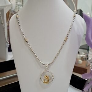 Cadena y dije virgencita plata y oro