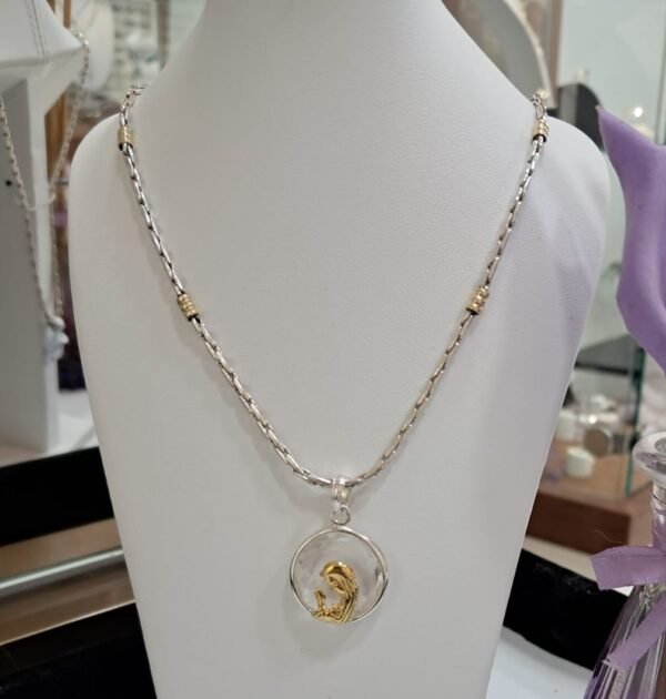 Cadena y dije virgencita plata y oro