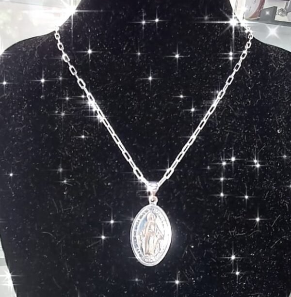 Cadena de plata y medalla milagrosa