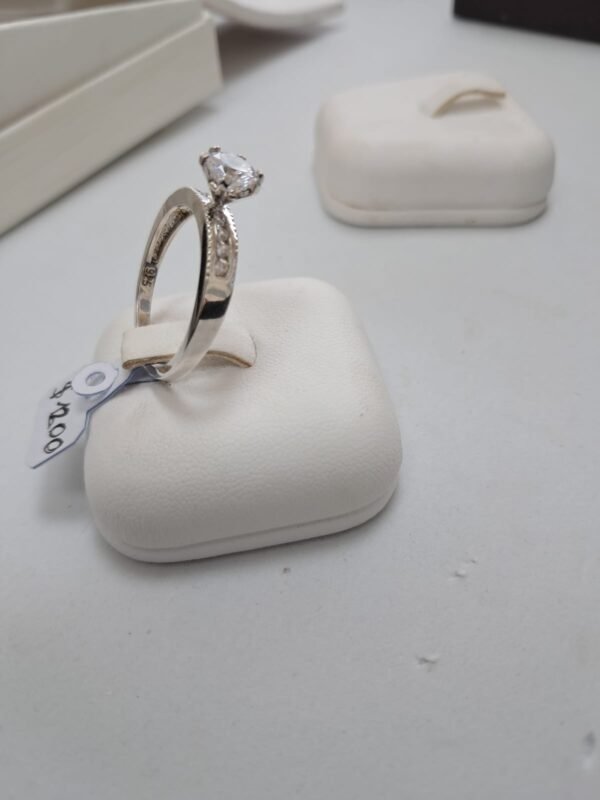 Anillo con elevación plata 925