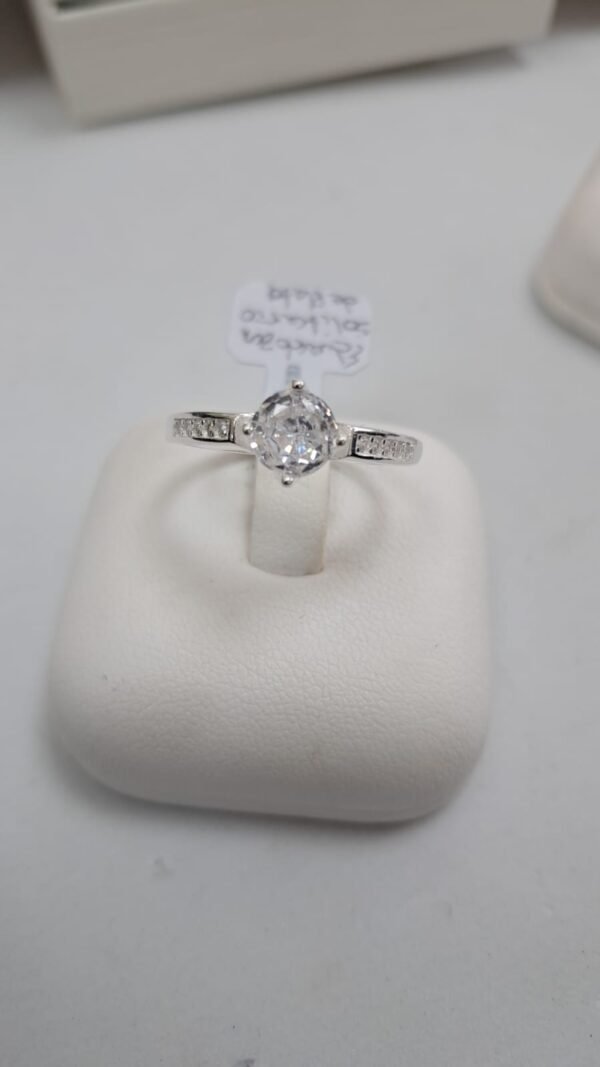 Anillo con elevación de plata
