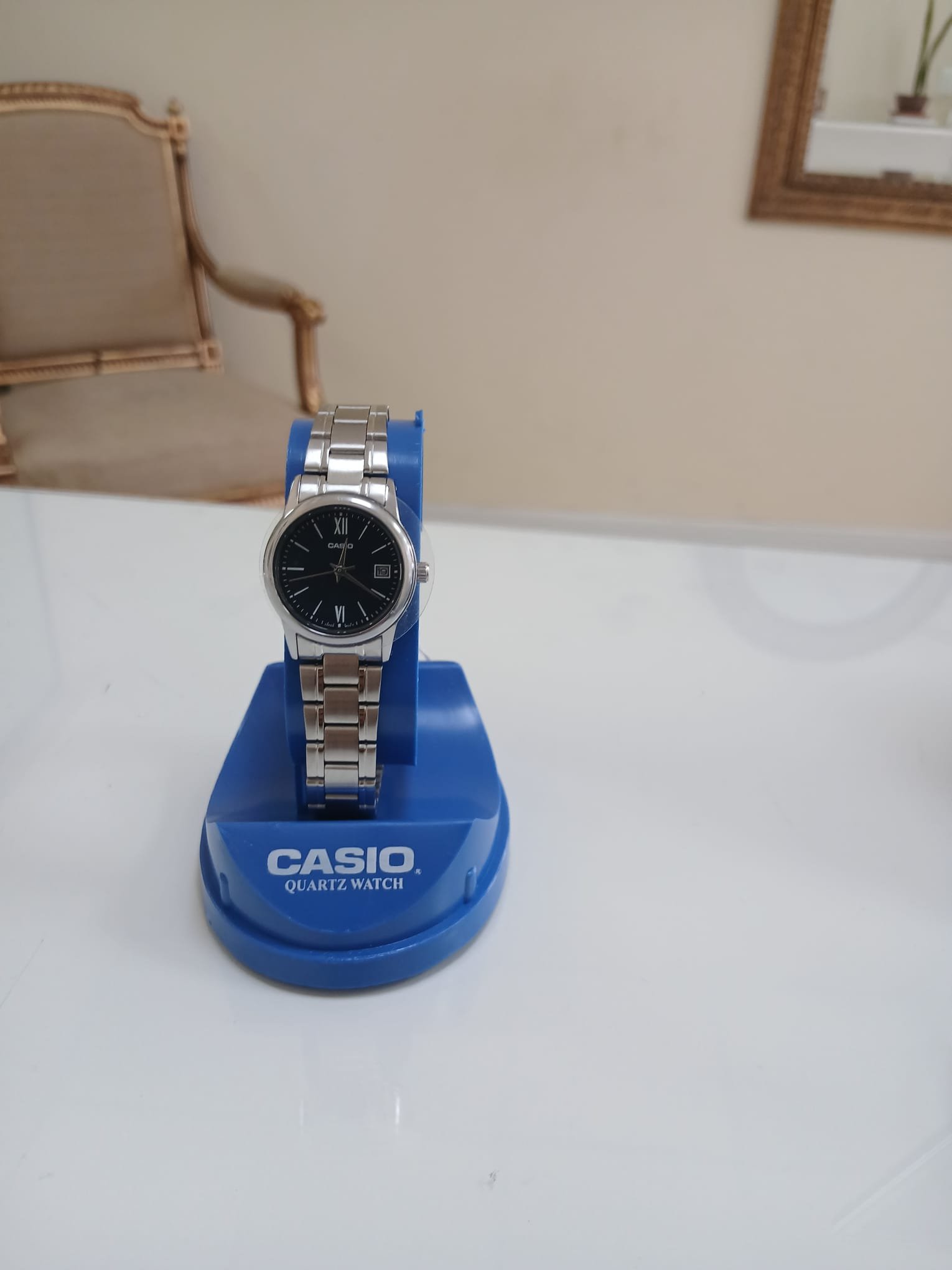 Reloj analógico Casio LTP-V002D-2B3UDF para mujer con correa de acero inoxidable y dial color azul con fechador.