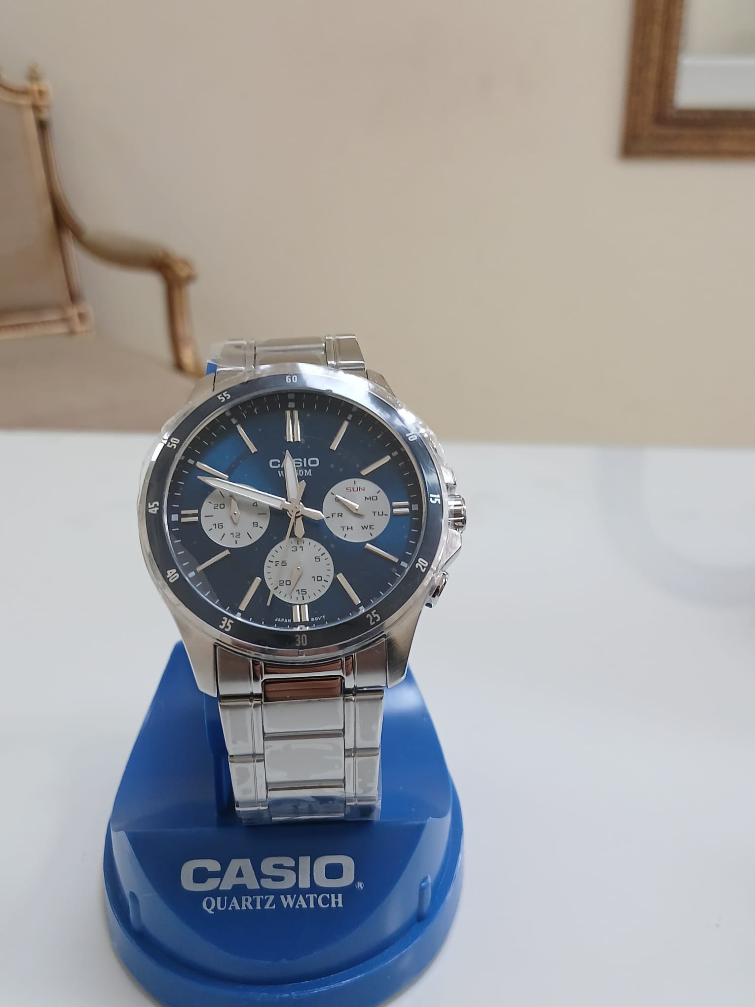 Reloj analógico multifunción Casio MTP-1374D-2A3VDF para hombre con correa de acero inoxidable y esfera color azul marino.